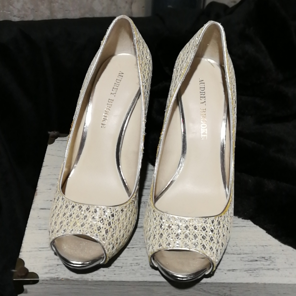 Audrey Brooke pep toe shoe